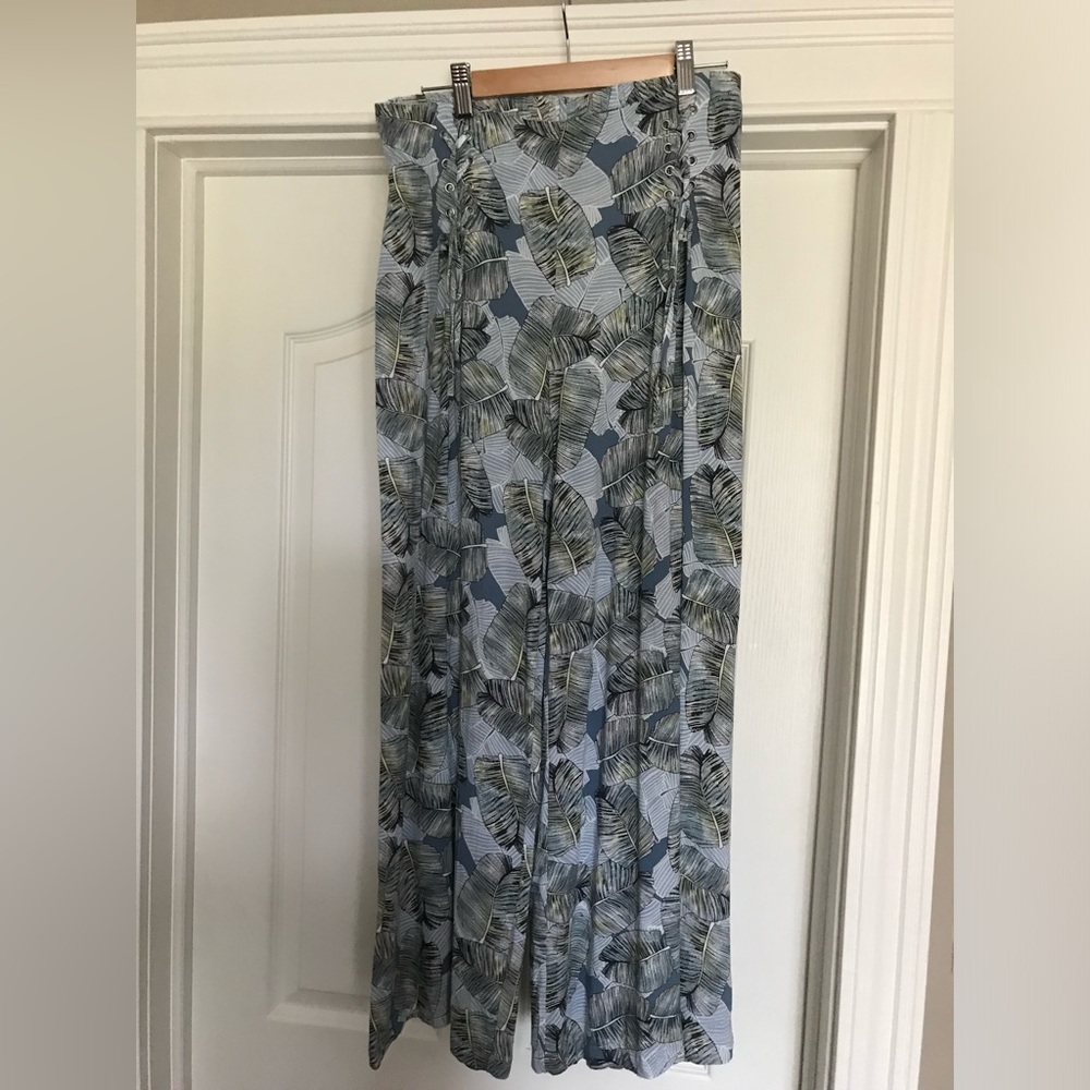 Tribal palazzo pants. EUC.
